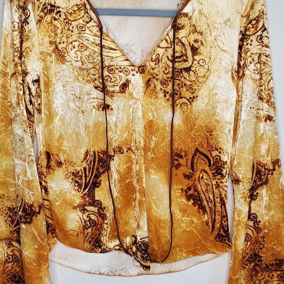 Beautiful and Soft Velour Top - Picture 3 of 8